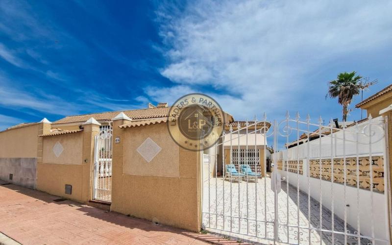 Rodinný dom 3+kk Torrevieja-Los Frutales, Španielsko