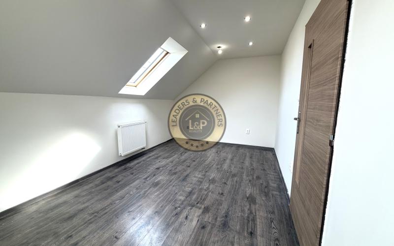 Na predaj zrekonštruovaná 2-podlažná budova v centre Šelpíc