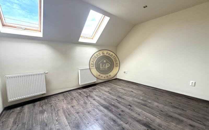 Na predaj zrekonštruovaná 2-podlažná budova v centre Šelpíc