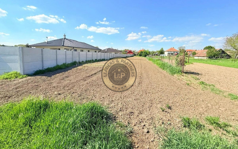 Pozemok na výstavbu domu, Malé Zálužie, IS pred pozemkomMalé Zálužie