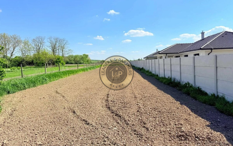 Pozemok na výstavbu domu, Malé Zálužie, IS pred pozemkomMalé Zálužie