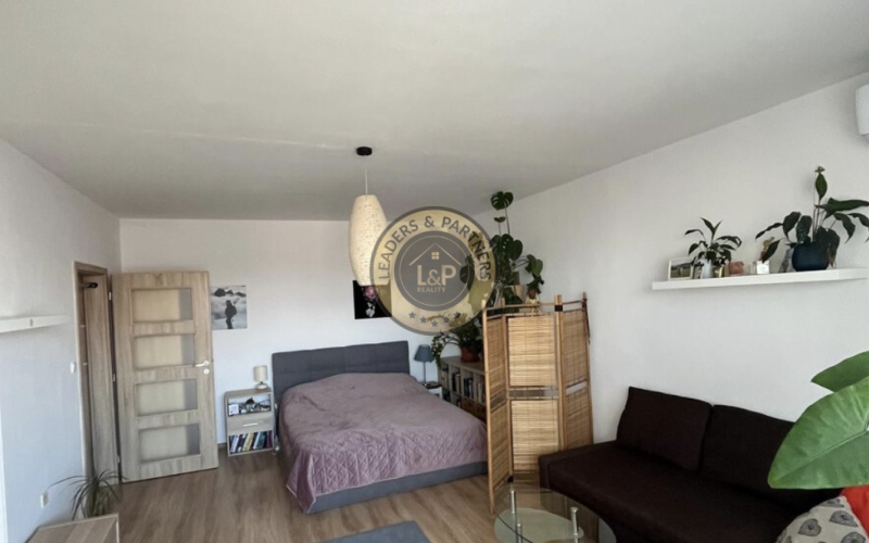 Veľký 1-izb. byt s klímou a balkónom na prenájom | DÚBRAVKA