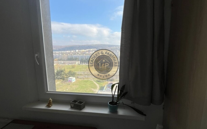 Veľký 1-izb. byt s klímou a balkónom na prenájom | DÚBRAVKA