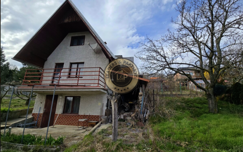 L&P | Murovaná trojpodlažná chata s pozemkom 512 m² – Rača