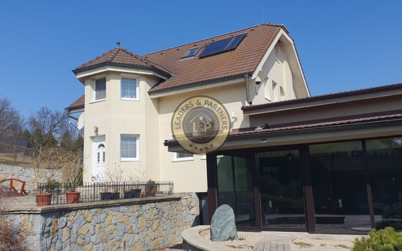 PREDAJ: luxusný 6 izb. dom 400 m2 z r. 2018 Čenčice