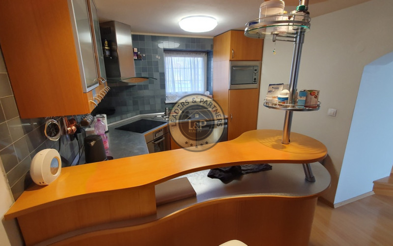 PREDAJ: luxusný 6 izb. dom 400 m2 z r. 2018 Čenčice