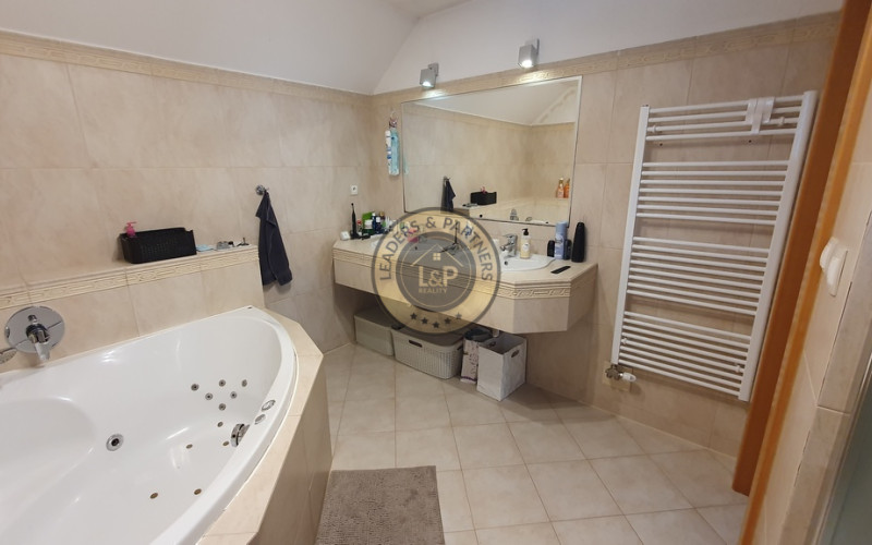 PREDAJ: luxusný 6 izb. dom 400 m2 z r. 2018 Čenčice