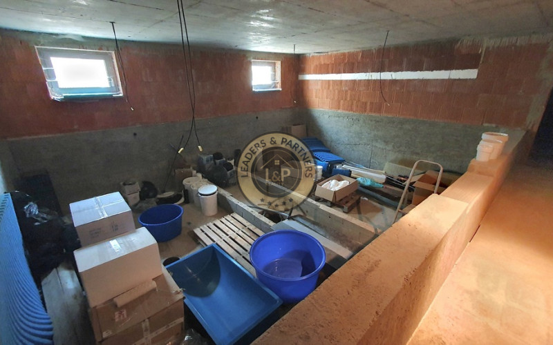 PREDAJ: luxusný 6 izb. dom 400 m2 z r. 2018 Čenčice