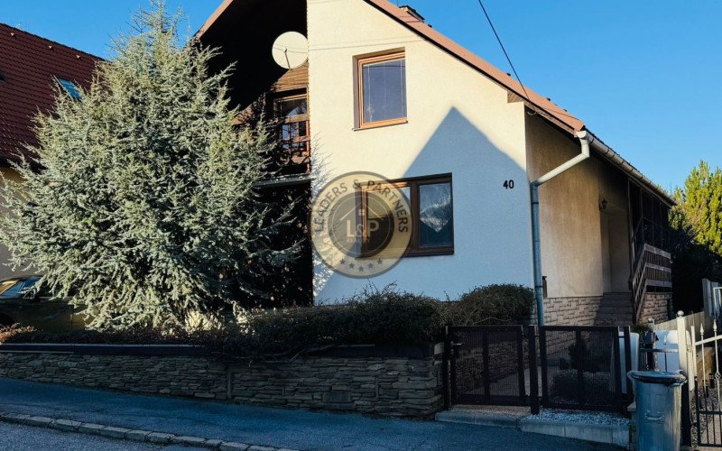 NA PREDAJ - Priestranný 6 izbový dom s garážou v Sabinove