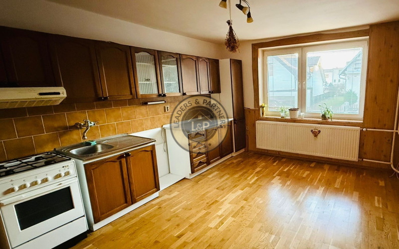 NA PREDAJ - Priestranný 6 izbový dom s garážou v Sabinove