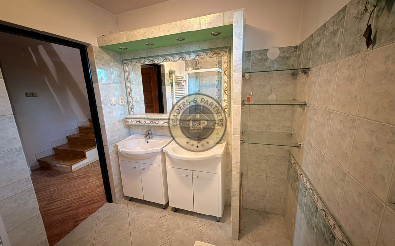 NA PREDAJ - Priestranný 6 izbový dom s garážou v Sabinove