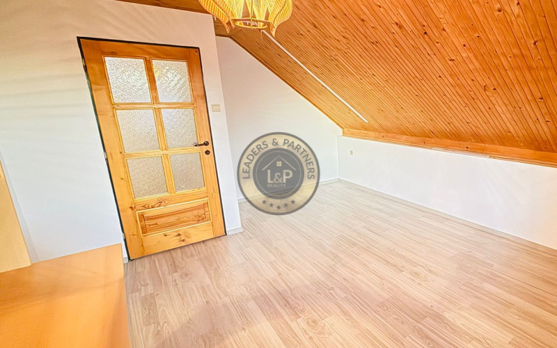 NA PREDAJ - Priestranný 6 izbový dom s garážou v Sabinove