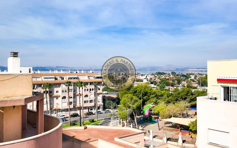 Moderný apartmán 3+kk Torrevieja, Španielsko