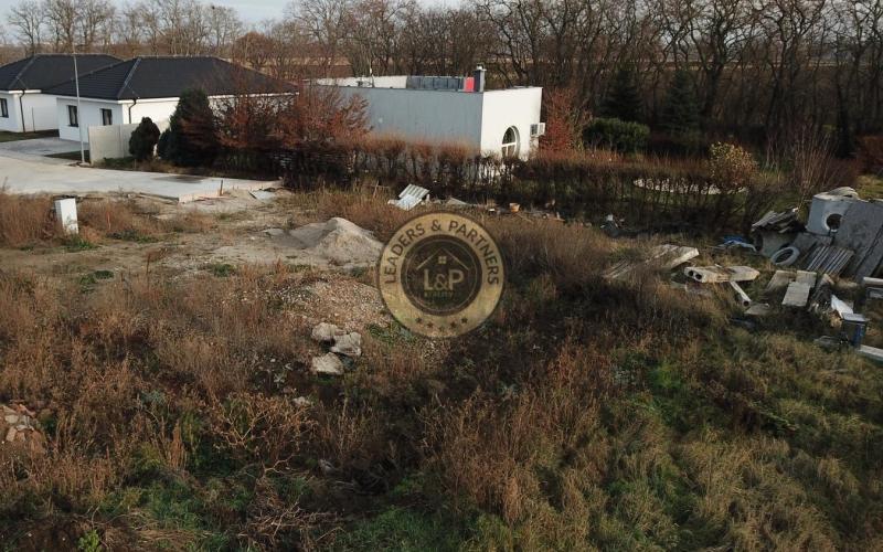 Pozemok vhodný na výstavbu RD v obci Cífer - Karlov Dvor