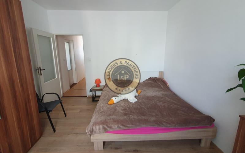 PREDAJ: 3 izb. byt 77 m2 s 2 balkónmi Slnečnica Novomeského