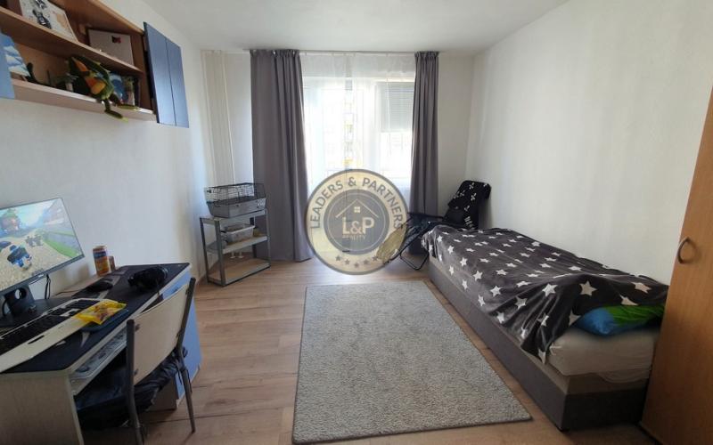 PREDAJ: 3 izb. byt 77 m2 s 2 balkónmi Slnečnica Novomeského