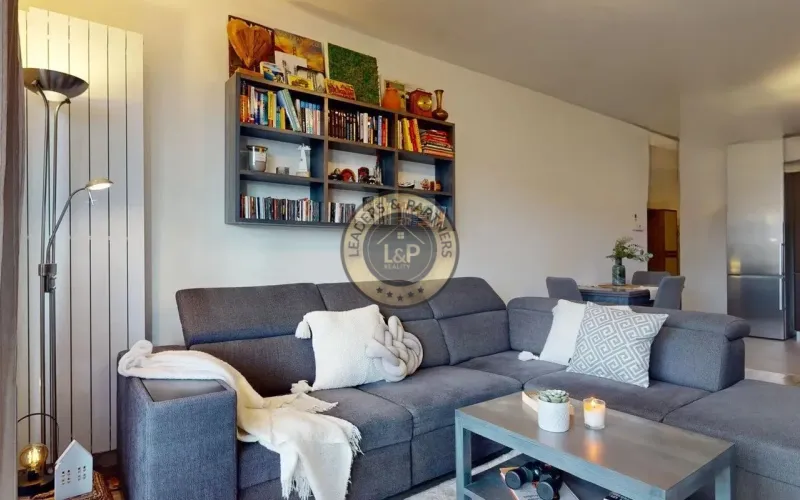 Priestranný 2-izb. byt s garážou NA PRENÁJOM