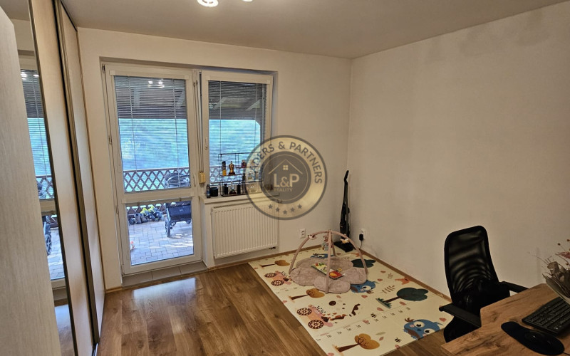 Na predaj 3-izbový zariadený byt vo Vlčkovciach