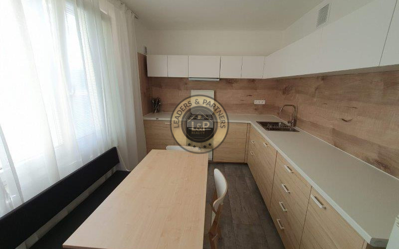 Prenájom 3iz bytu na Parovciach