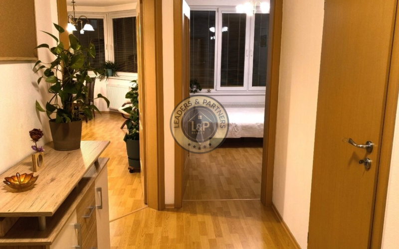 L&P | Prenájom priestranného 2-izbového bytu s garážou