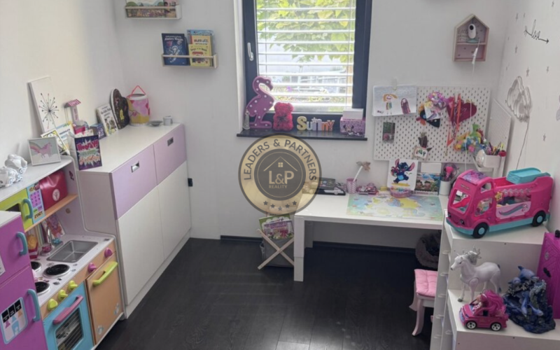 NA PREDAJ, 5-izb. rodinná vila iba 15 minút od centra BA