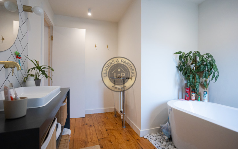 Dvojpodlažný RD-Poľov, kompletná rekonštrukcia, pozemok 586m2