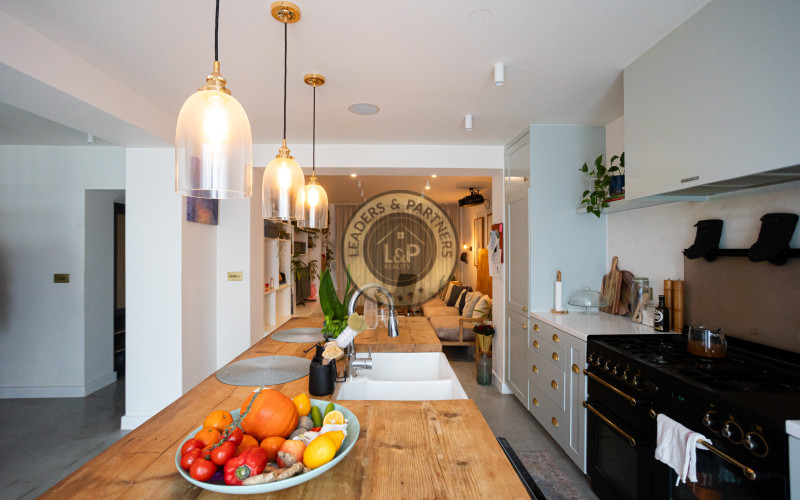 Dvojpodlažný RD-Poľov, kompletná rekonštrukcia, pozemok 586m2