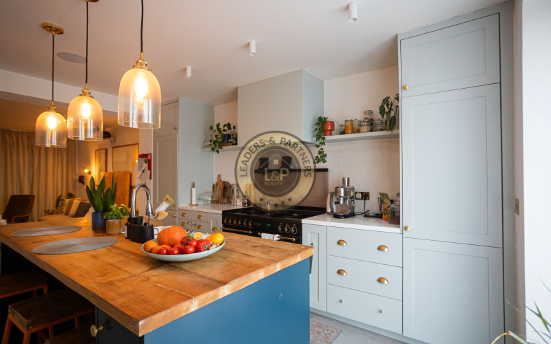 Dvojpodlažný RD-Poľov, kompletná rekonštrukcia, pozemok 586m2