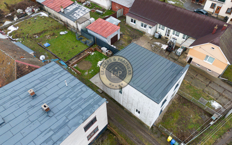 Dvojpodlažný RD-Poľov, kompletná rekonštrukcia, pozemok 586m2