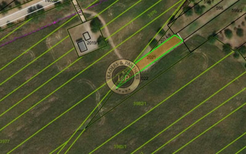 Na predaj investičný pozemok v  Hrnčiarovciach nad Parnou