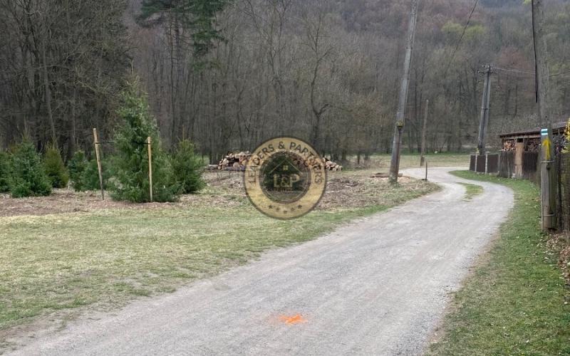 Predaj -pozemok vhodný na výstavbu RD  na Majdáne (Lošonec)