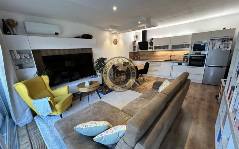 NA PREDAJ, 3-izb. byt so záhradou a parkovaním