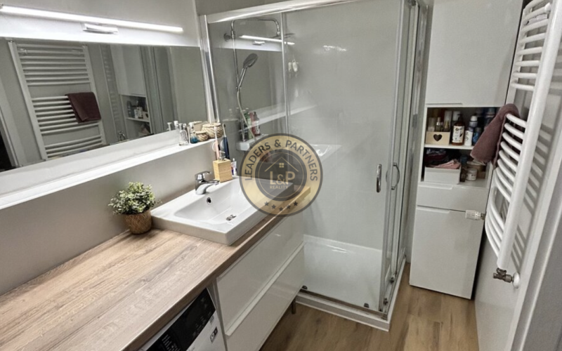 NA PREDAJ, 3-izb. byt so záhradou a parkovaním