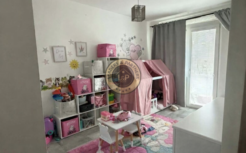 NA PREDAJ, 3-izb. byt na KVP, HÚSKOVA UL.