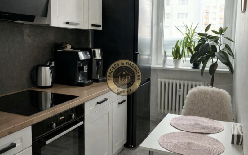 NA PREDAJ, 3-izb. byt na KVP, HÚSKOVA UL.