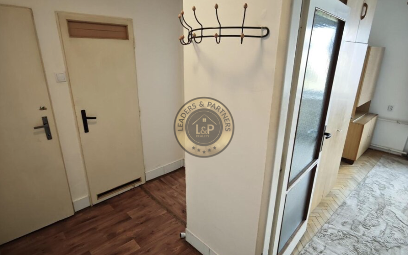 Prenájom: 1-izbový byt na Komenského ulici s parkovaním