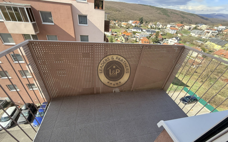 Na predaj priestranný 2-izbový byt s balkónom v novostavbe, Ulica na Grunte.