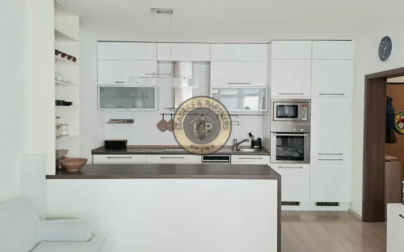 NA PREDAJ, 2-izb. byt s parkovaním, BA II