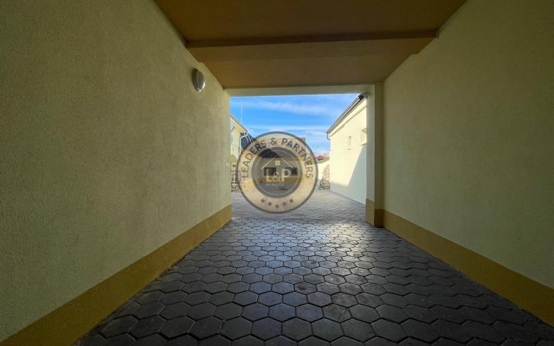 Na predaj zrekonštruovaná 2-podlažná budova v centre Šelpíc