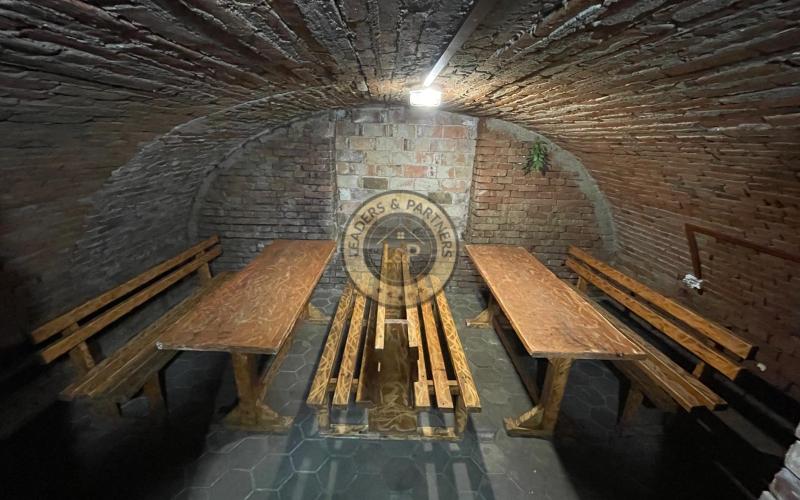 Na predaj zrekonštruovaná 2-podlažná budova v centre Šelpíc