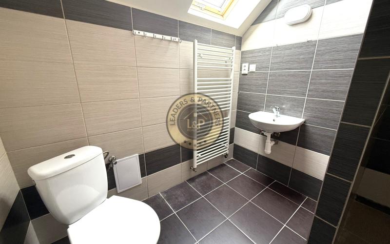 Na predaj zrekonštruovaná 2-podlažná budova v centre Šelpíc