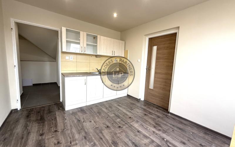 Na predaj zrekonštruovaná 2-podlažná budova v centre Šelpíc