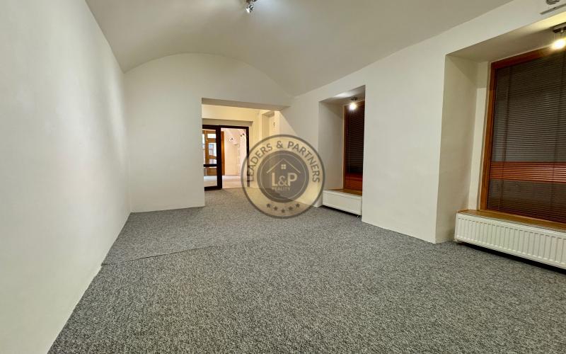 Na prenájom obchodný priestor s výkladom – Mäsiarská ul., Košice