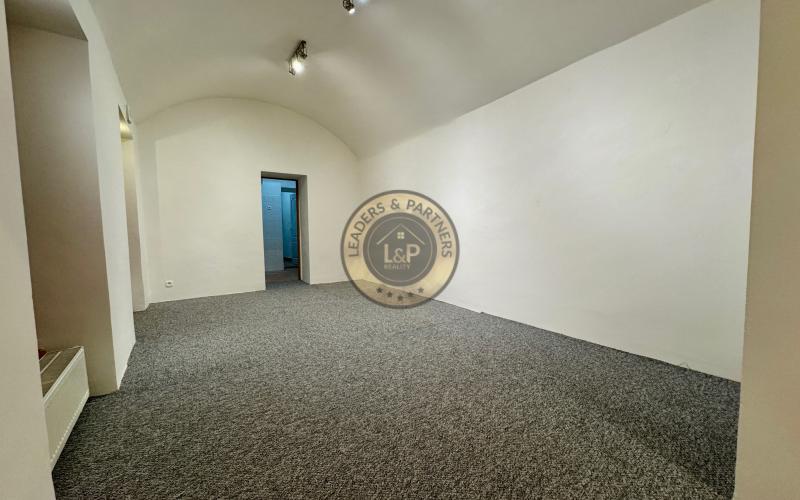 Na prenájom obchodný priestor s výkladom – Mäsiarská ul., Košice