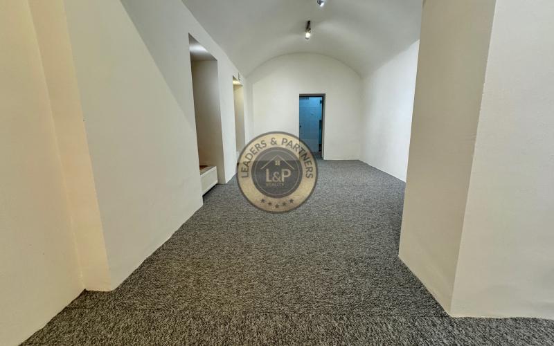 Na prenájom obchodný priestor s výkladom – Mäsiarská ul., Košice