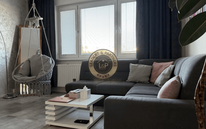 NA PREDAJ, 3-izb. byt na KVP, HÚSKOVA UL.