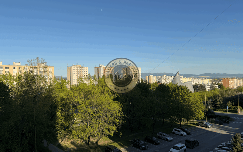 NA PREDAJ, 3-izb. byt na KVP, HÚSKOVA UL.