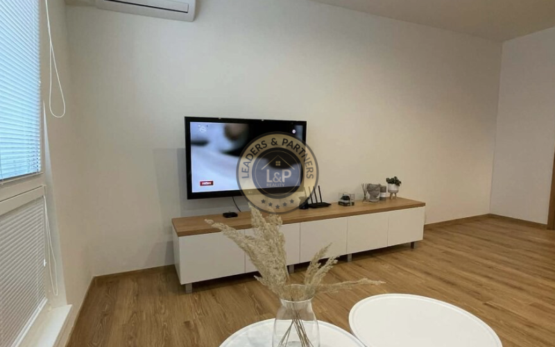 KRÁSNA, ŠTÝLOVÁ GARSÓNKA S LOGGIOU A PANORAMATICKÝM VÝHĽADOM – KOŠICE KVP
