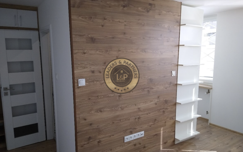 PRIESTRANNÝ, KOMPLETNE ZARIADENÝ 1-IZBOVÝ BYT – KOŠICE ZÁPAD (TERASA)