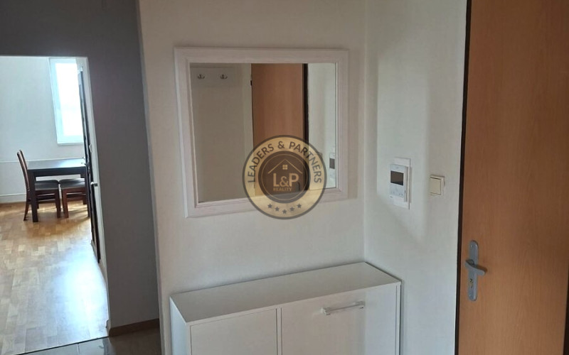 Prenájom 3 izbového bytu s parkovacím miestom. Michalovce, SNP, Ružová ulica